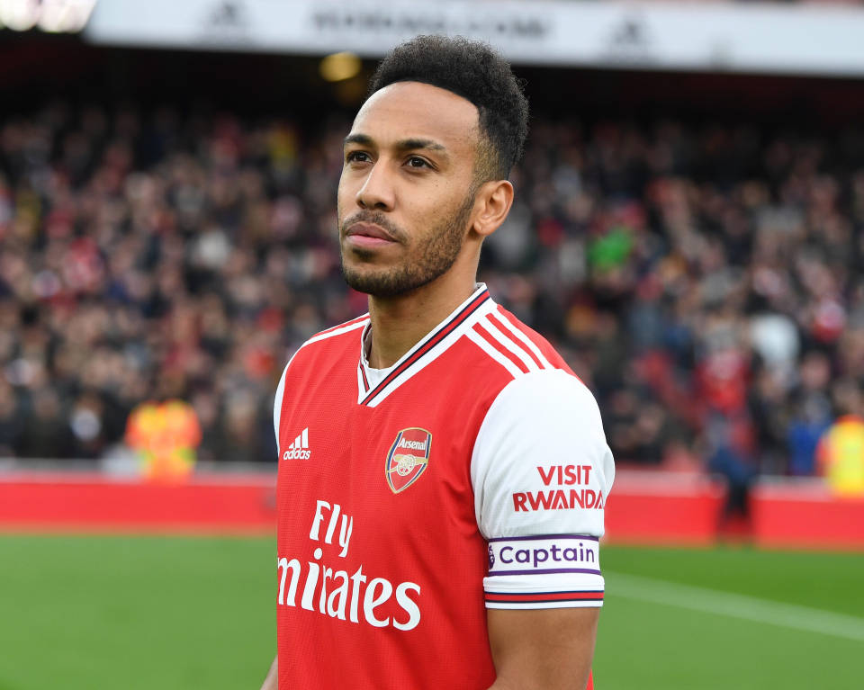 Pierre-emerick Aubameyang Looking Afar Background