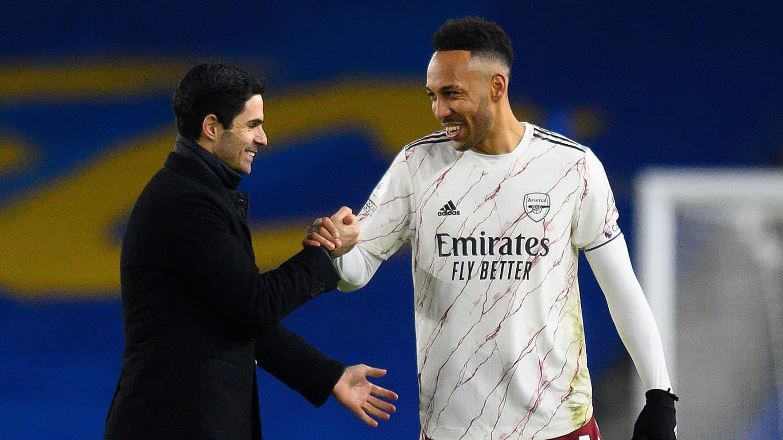 Pierre-emerick Aubameyang With Manager Background