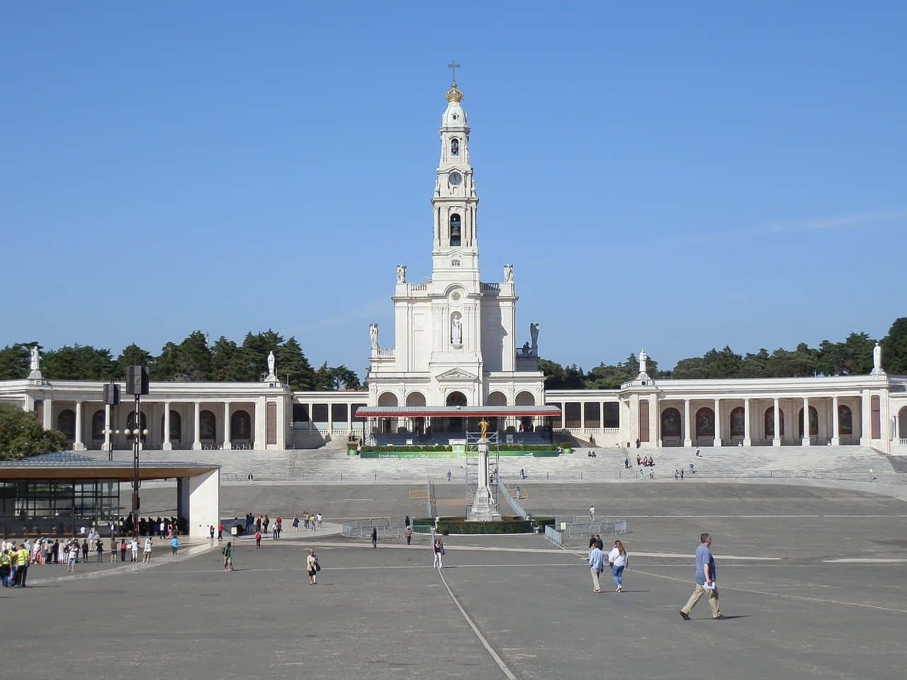 Pilgrims At The Sanctuary Of Fatima, Portugal Background