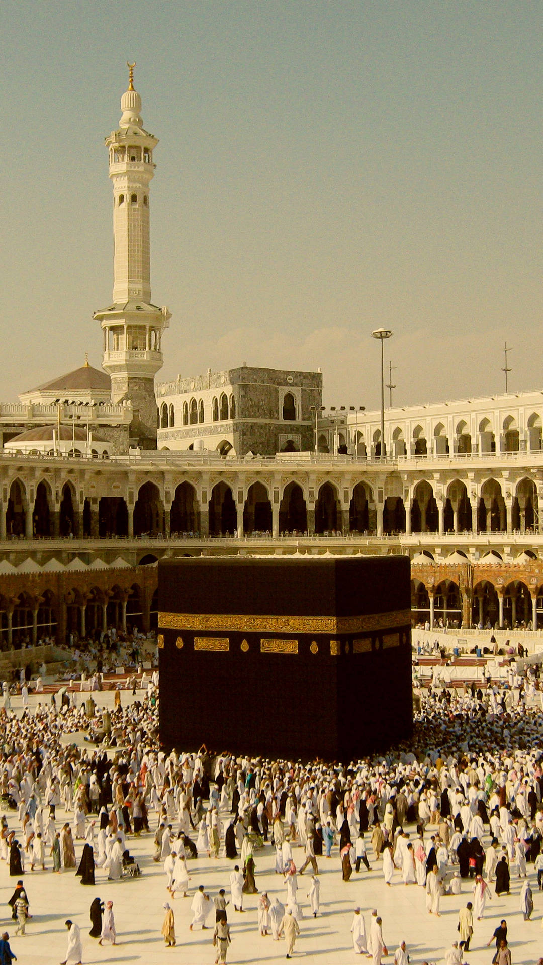 Pilgrims Gathered Around The Sacred Kaaba Background