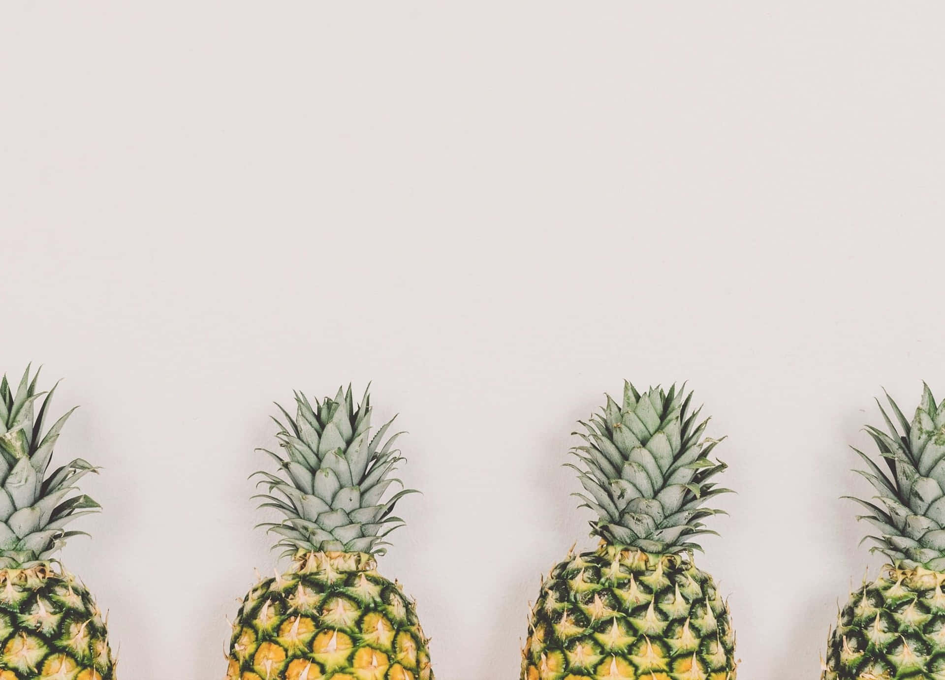 Pineapple Desktop 2000 X 1440 Background