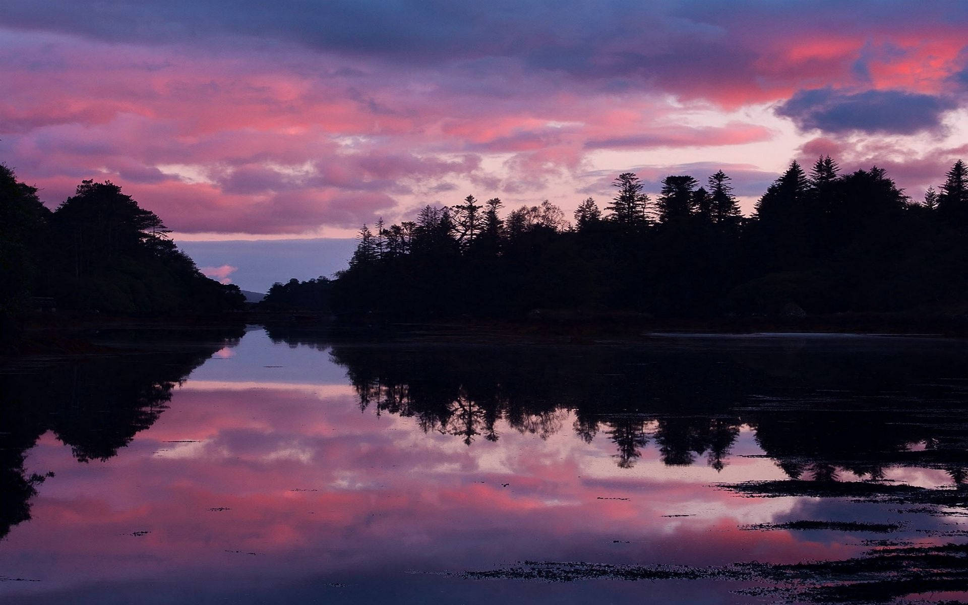 Pink Sky At Lake Ireland Background