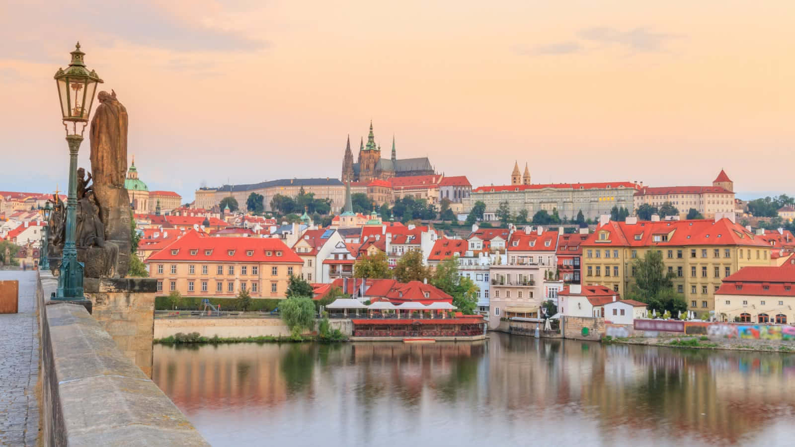 Pink Sky At Prague Castle Background