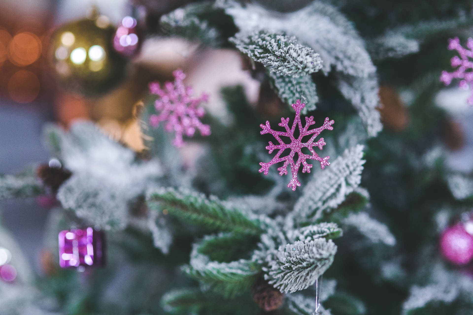 Pink Snowflake Christmas Tree Decoration Background