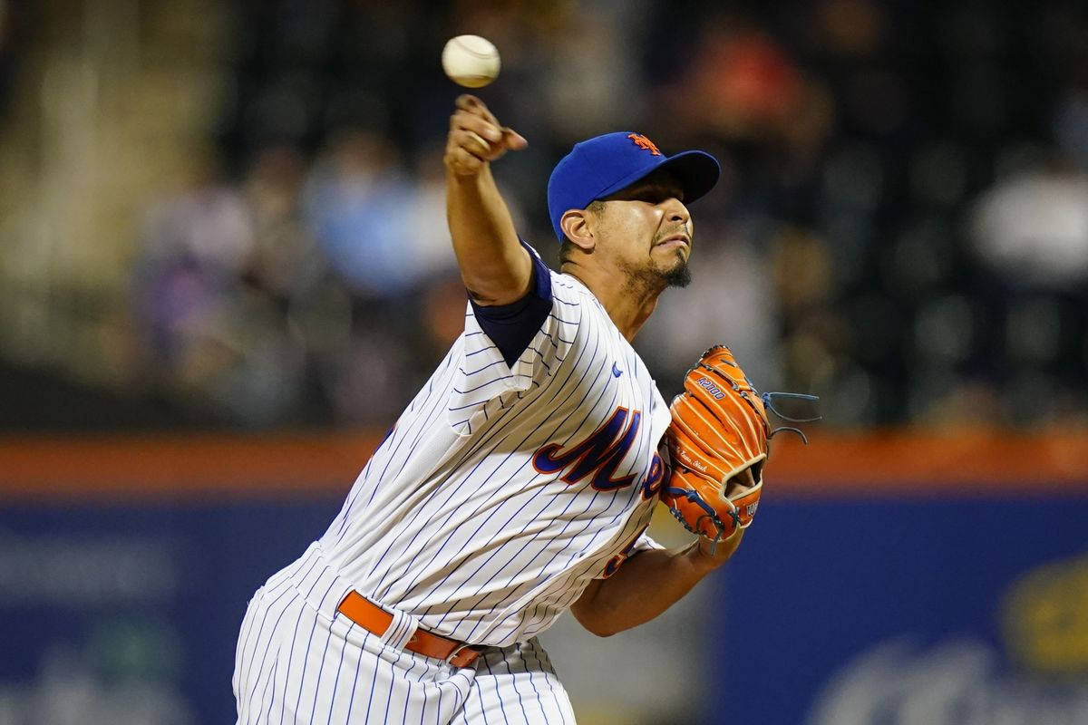 Pitcher Carlos Carrasco Thrown The Ball Background