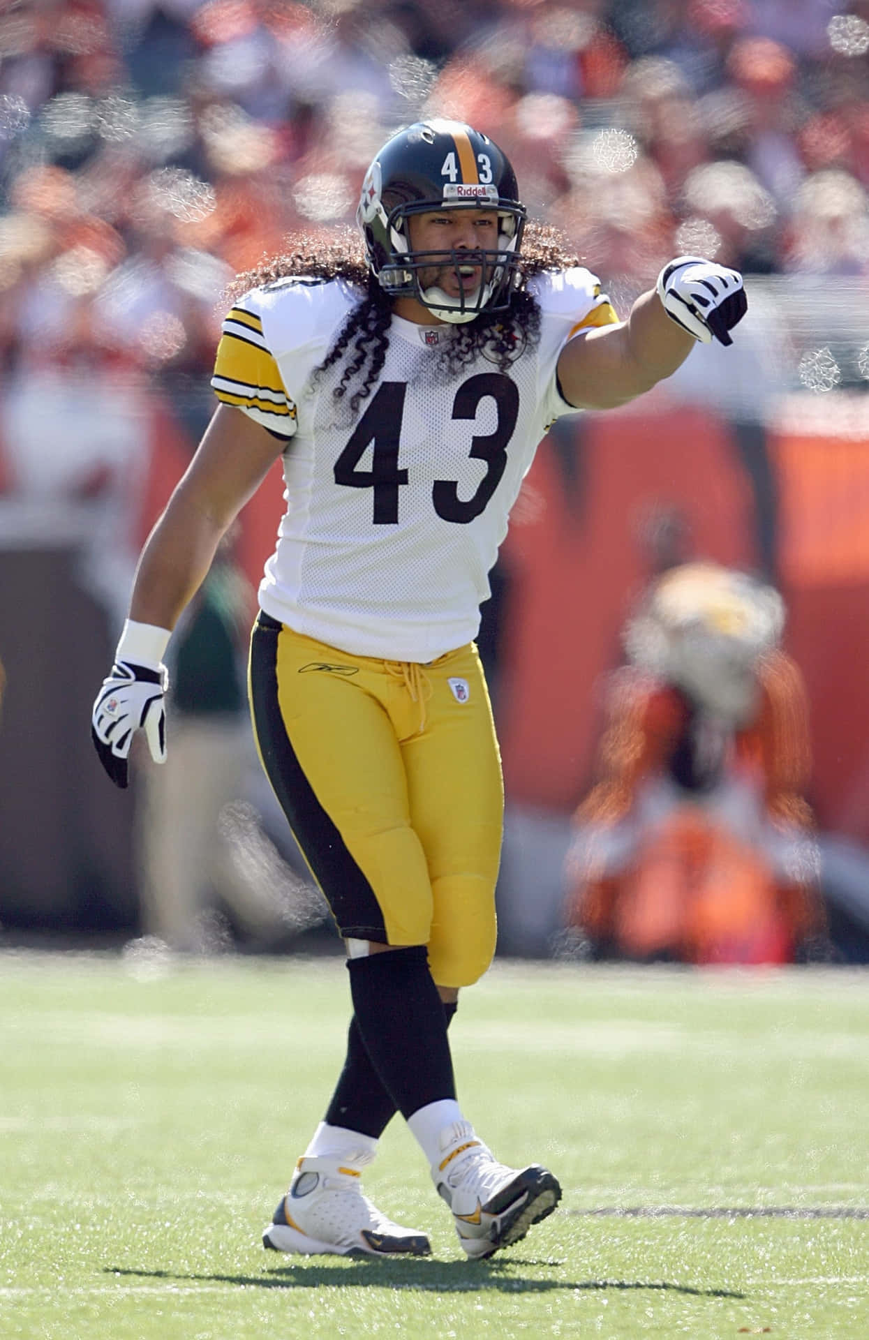 Pittsburgh Steelers Linebacker Troy Polamalu Background