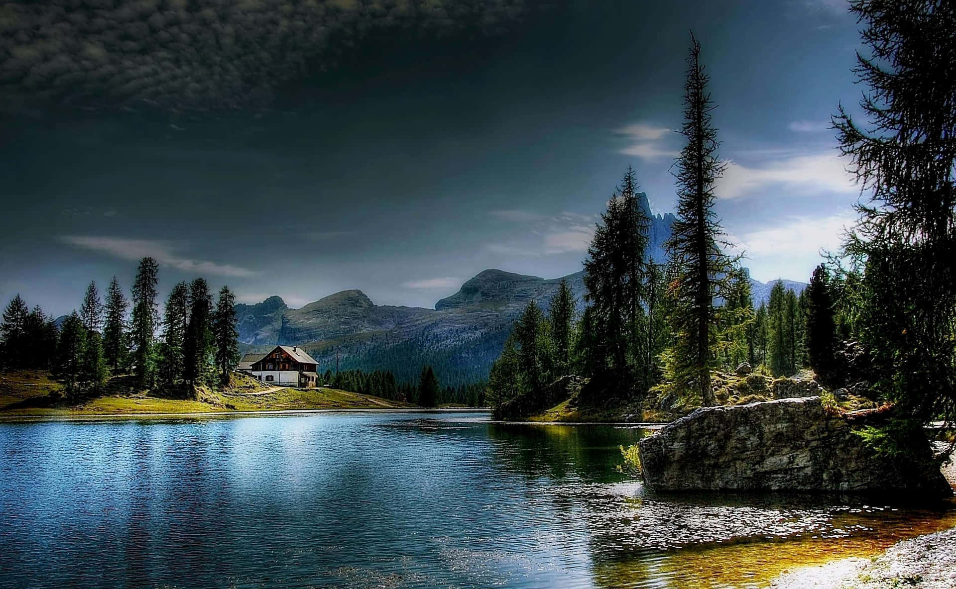 Placid Lake Of Lago Federa Background