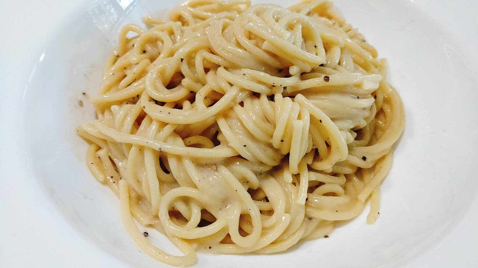 Plain Looking Cacio E Pepe Background