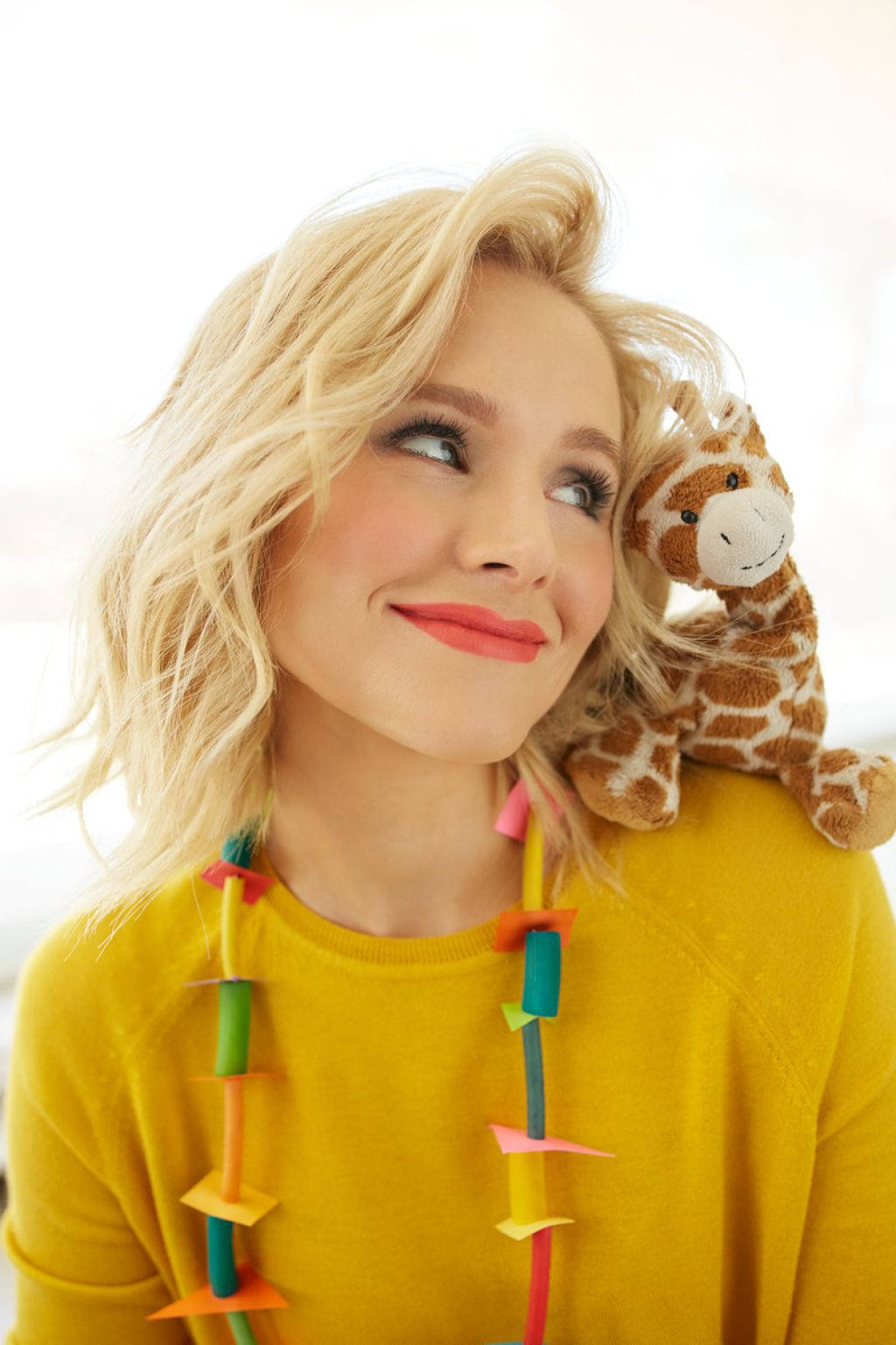 Playful Actress Kristen Bell Parents Magazine Background