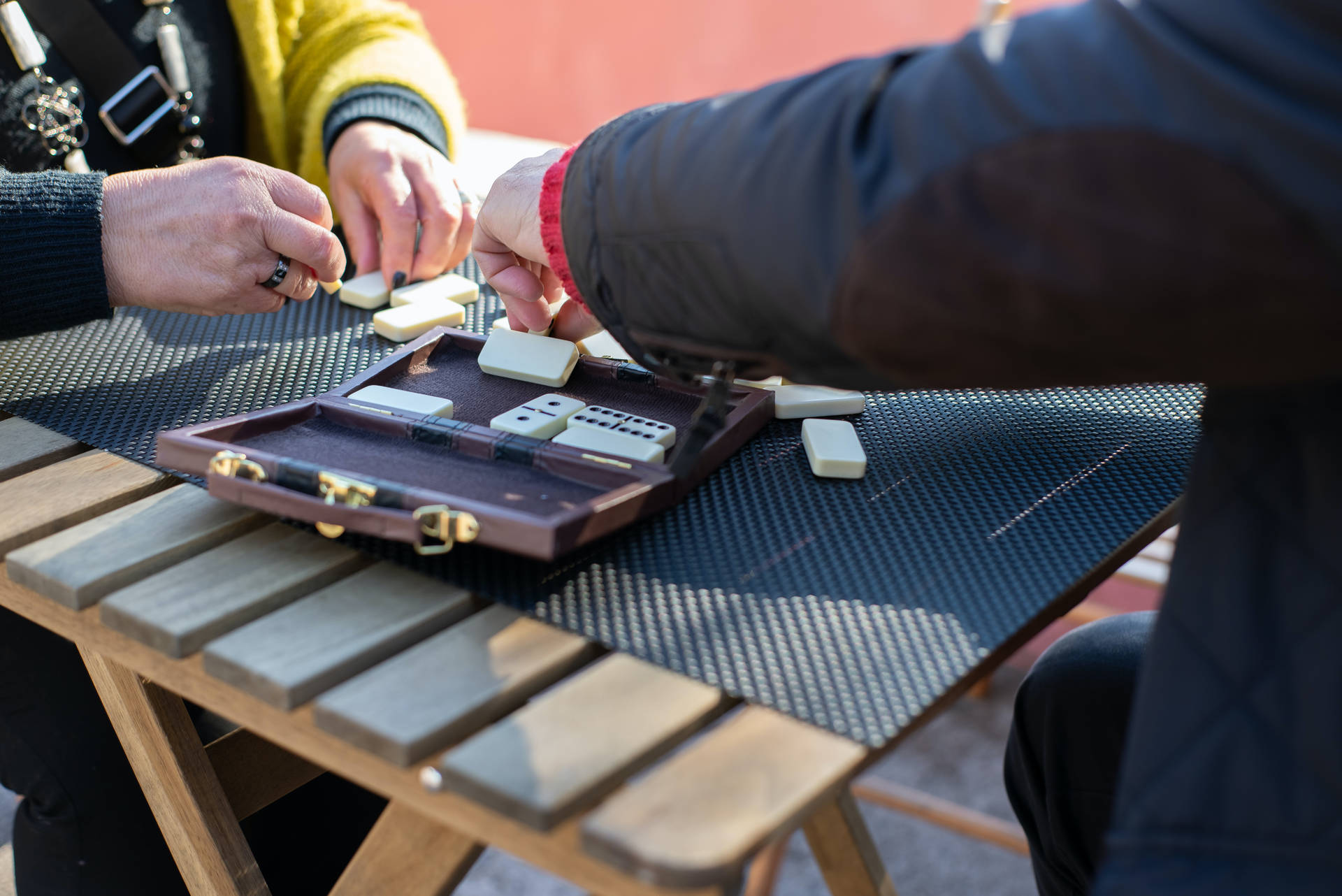 Playing Dominos