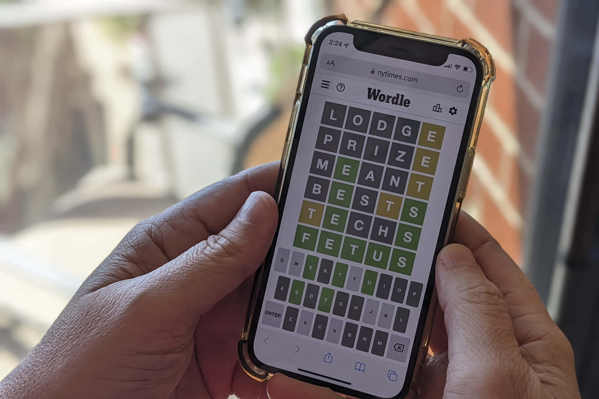 Playing Wordleon Smartphone