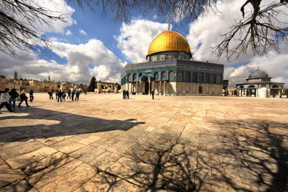 Plaza View Dome Of The Rock Background