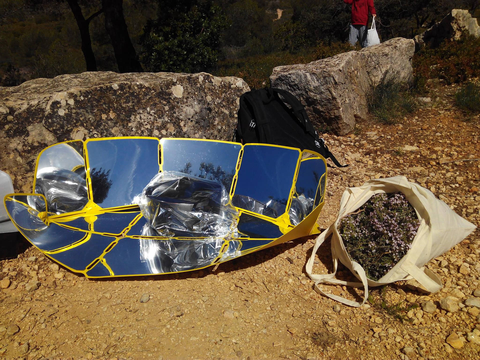 Pliable And Portable Solar Cooker Background