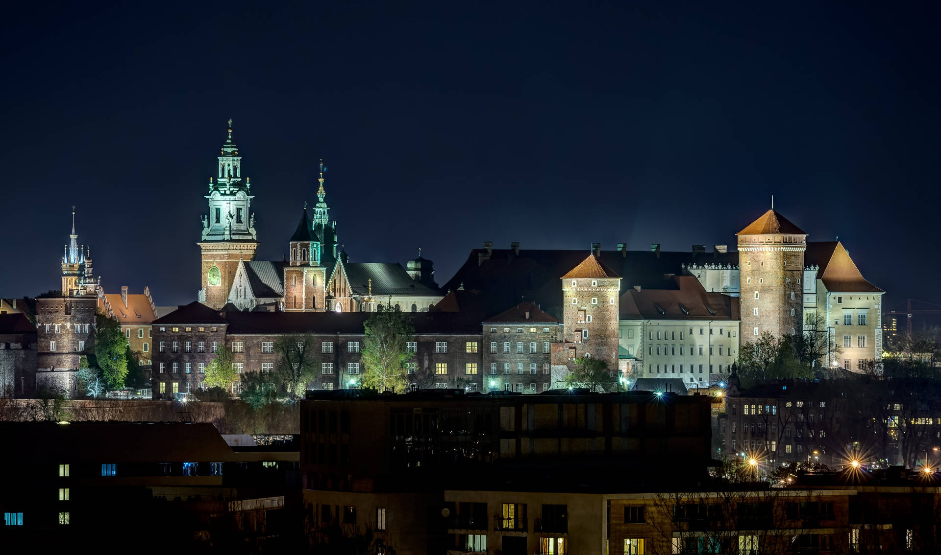 Poland's Wawel Castle At Night Background