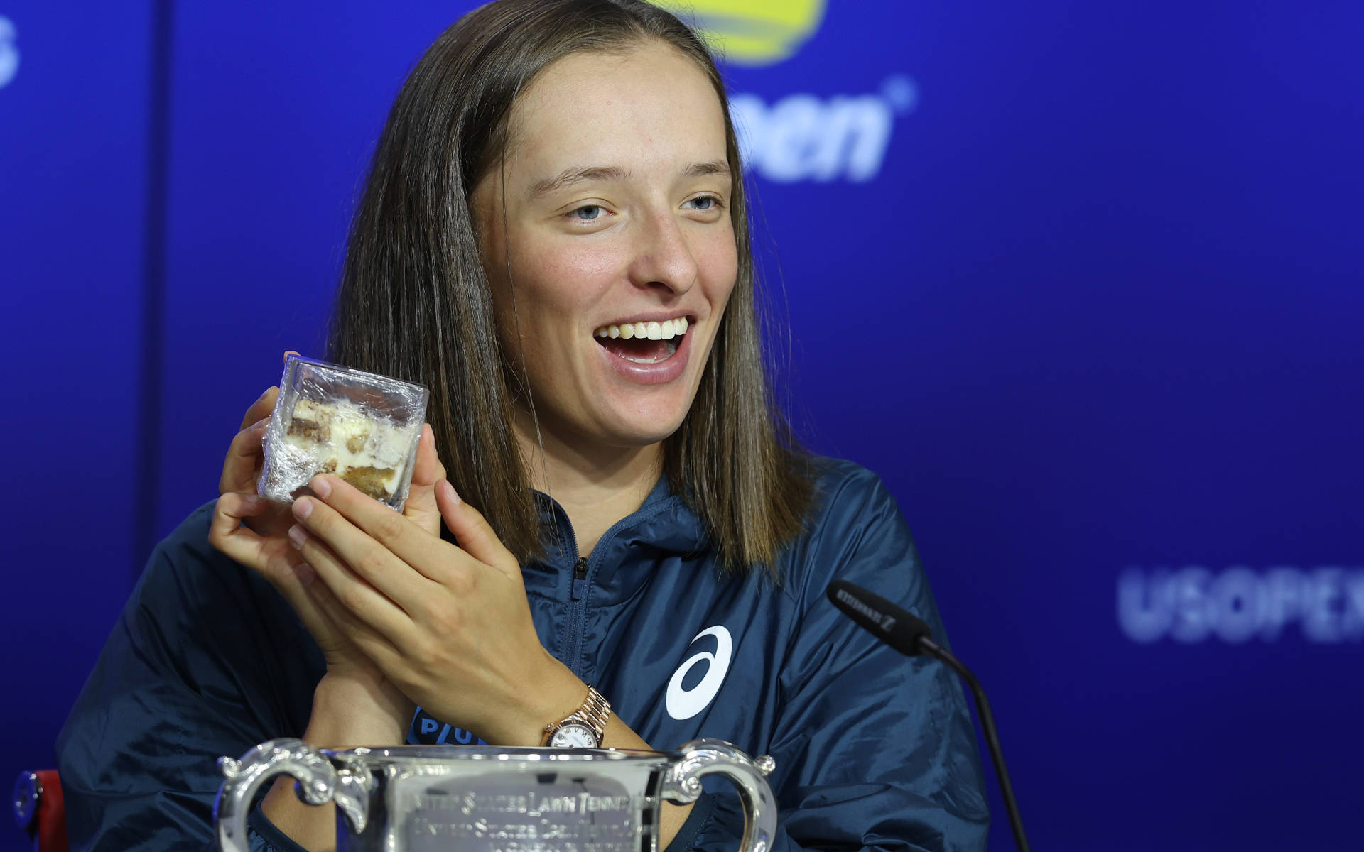 Polish Tennis Prodigy Iga Swiatek Takes Questions At A Press Conference Background