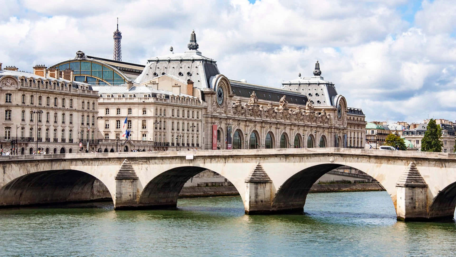 Pont Royal Bridge And Musée Dorsay Background