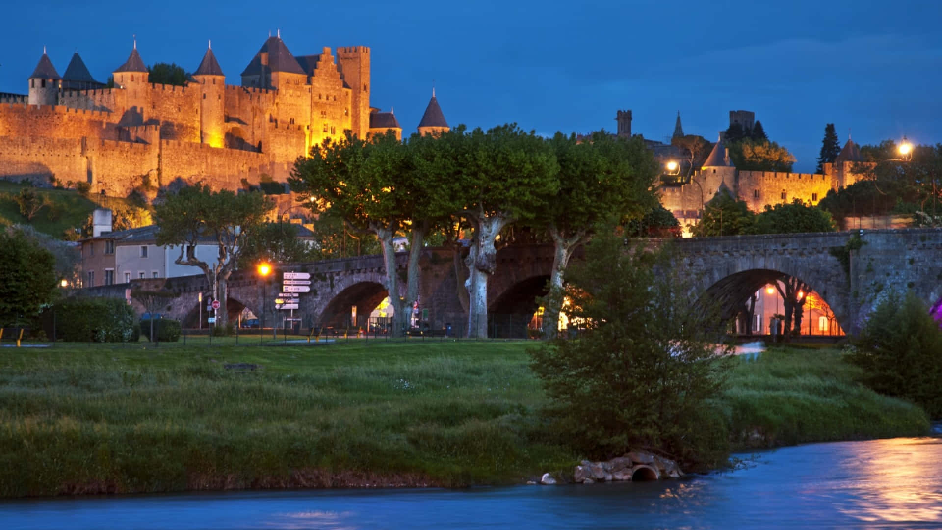 Pont Vieux In Carcassonne France During Nighttime Background