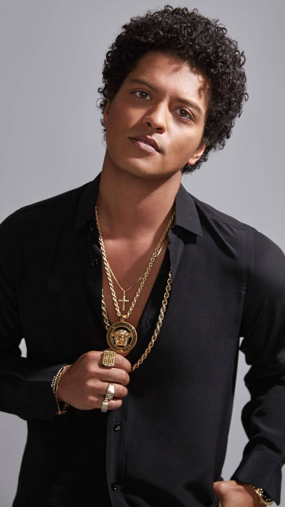 Pop Superstar Bruno Mars Rocks A Bold Versace Blazer Background