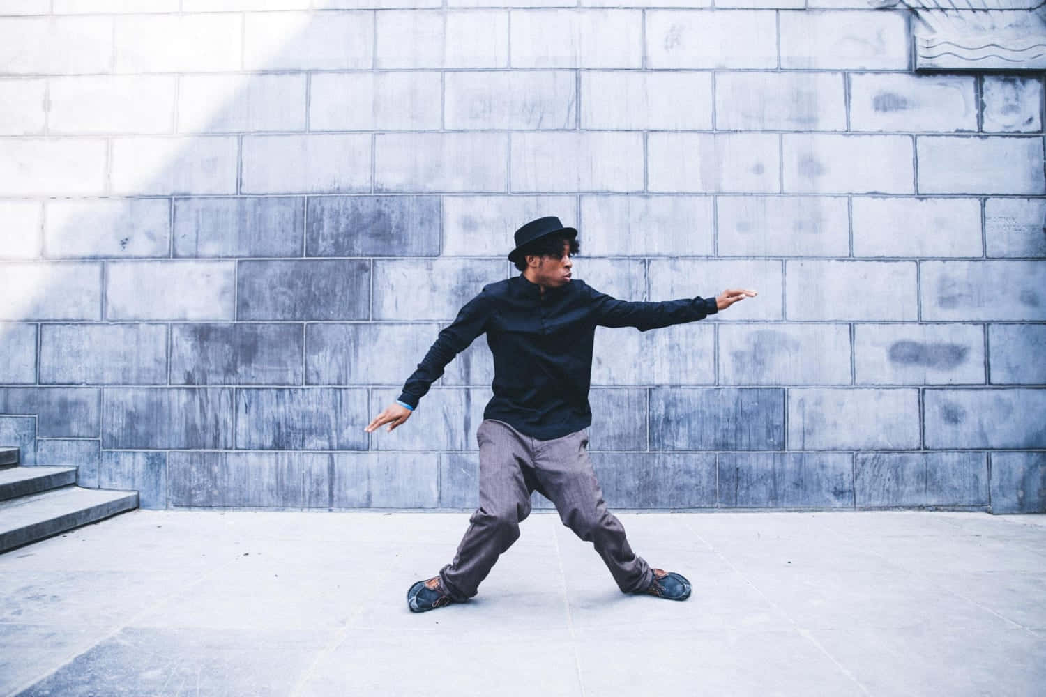 Popping Man By Staircase [wallpaper]