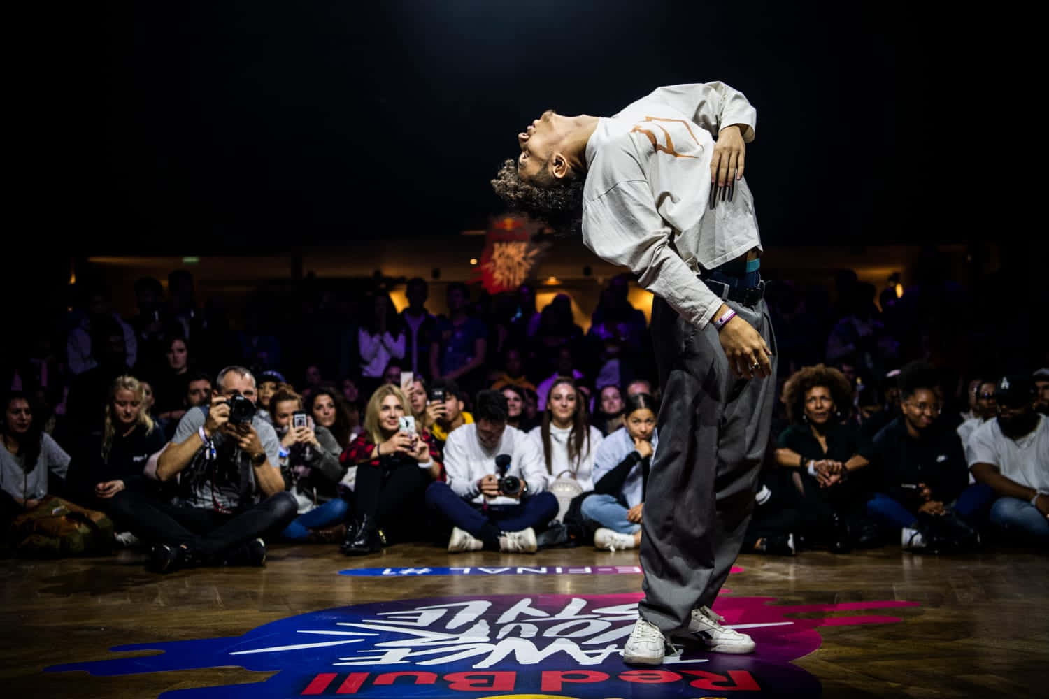 Popping Man Looking Up [wallpaper]