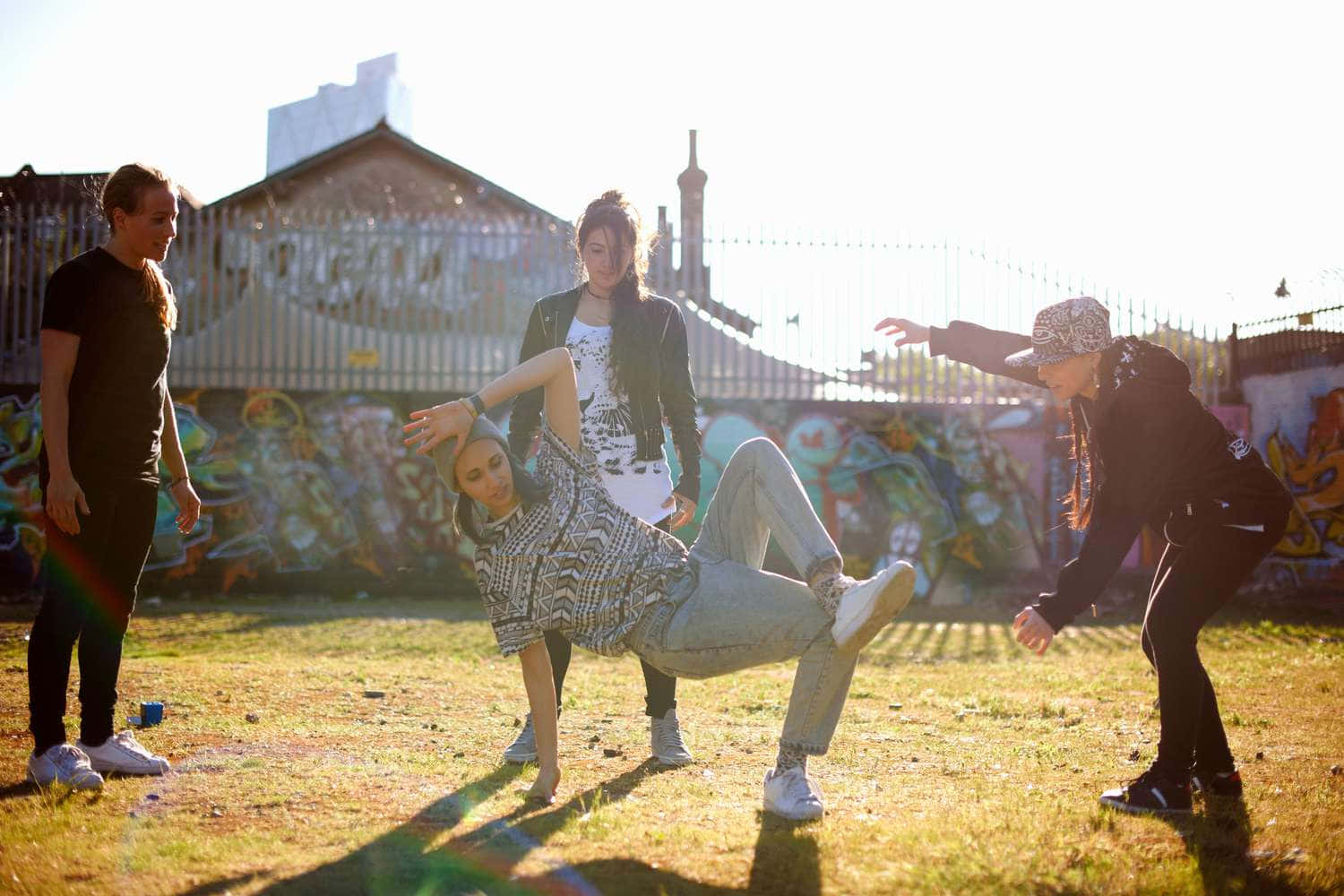 Popping Woman Breakdancing [wallpaper]