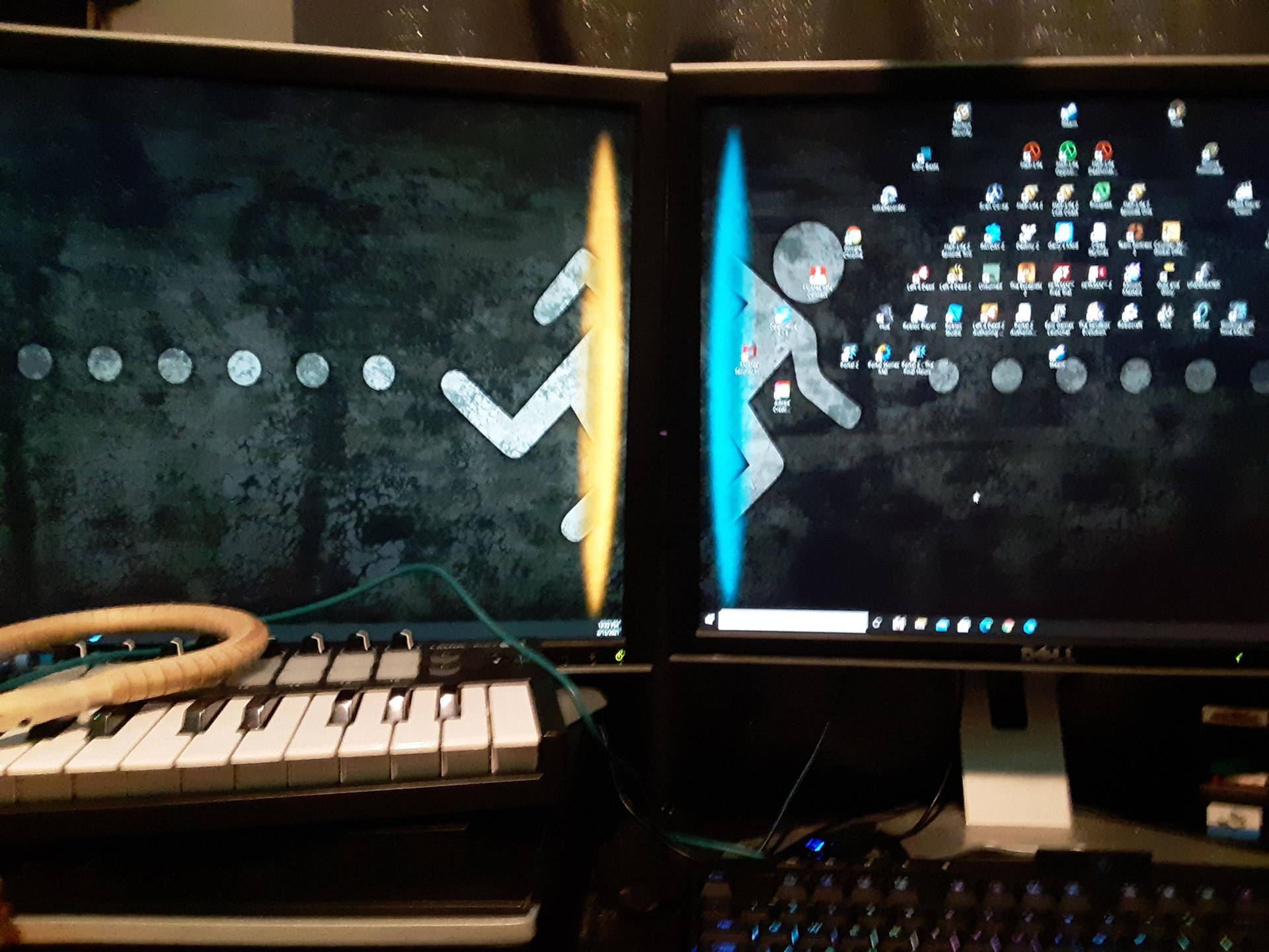 Portal 2 Dual Screen Stick Figure Monitor