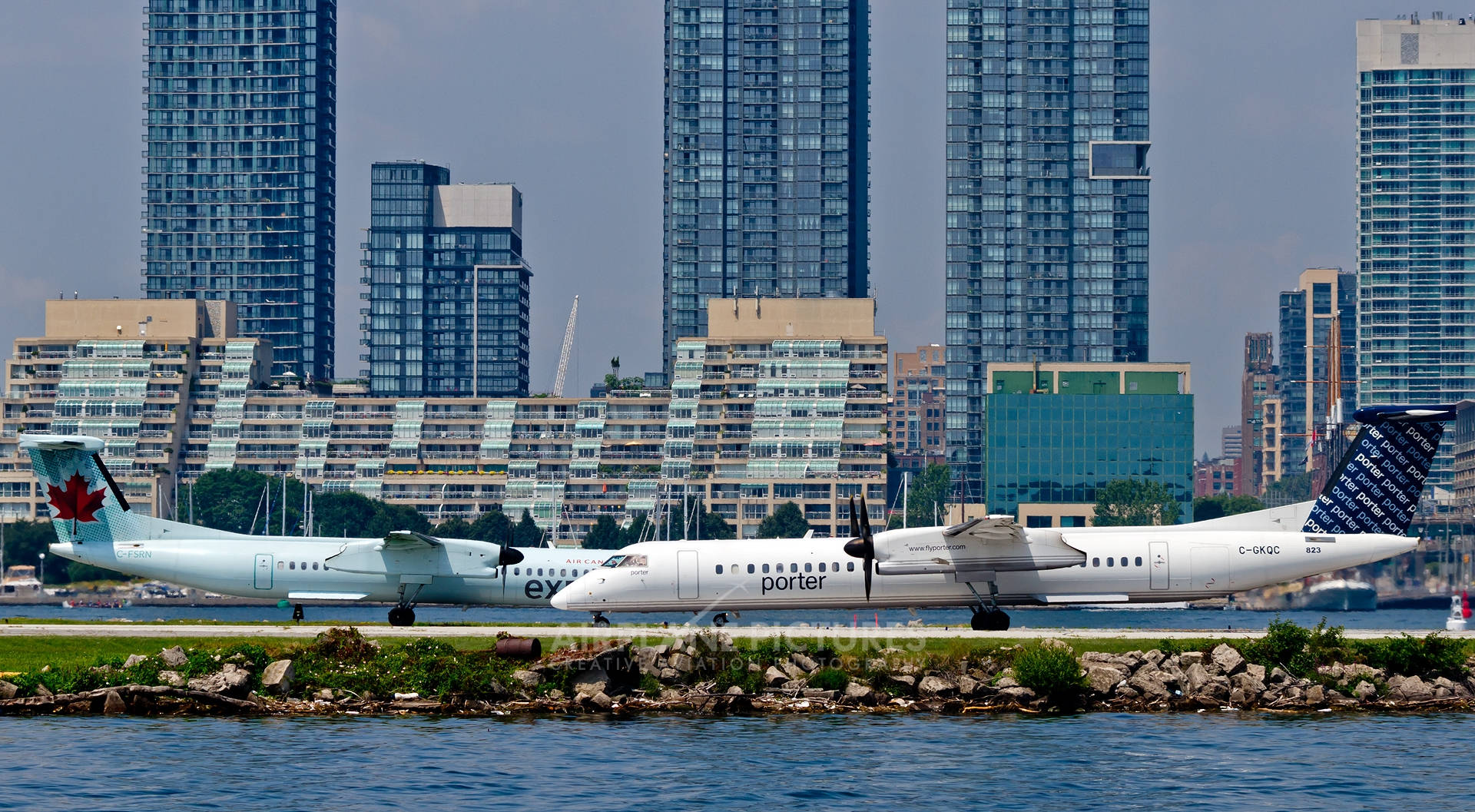 Porter Airlines Sea Runway Background