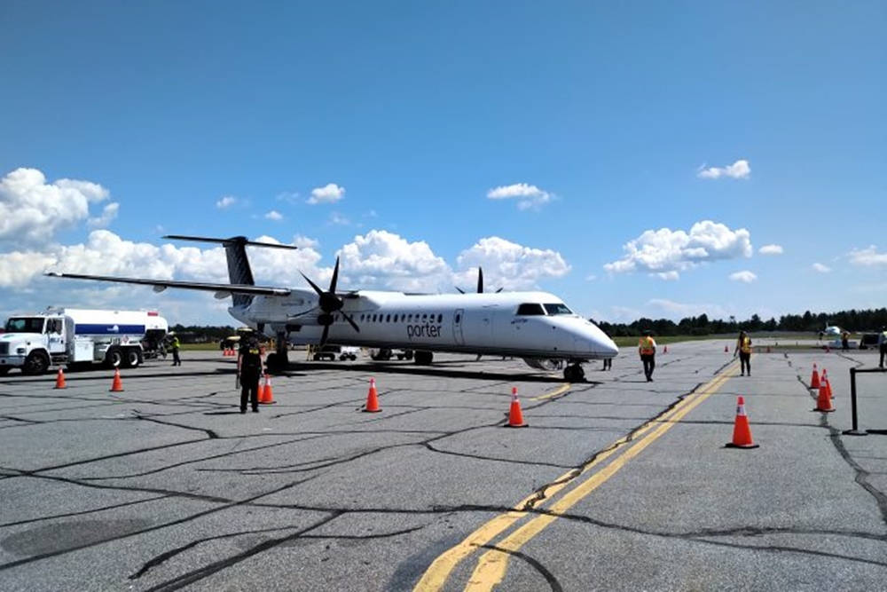 Porter Airlines Yellow Lane Background