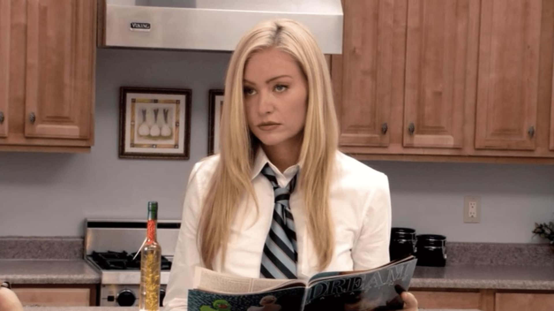 Portia De Rossi Kitchen Scene Reading Magazine