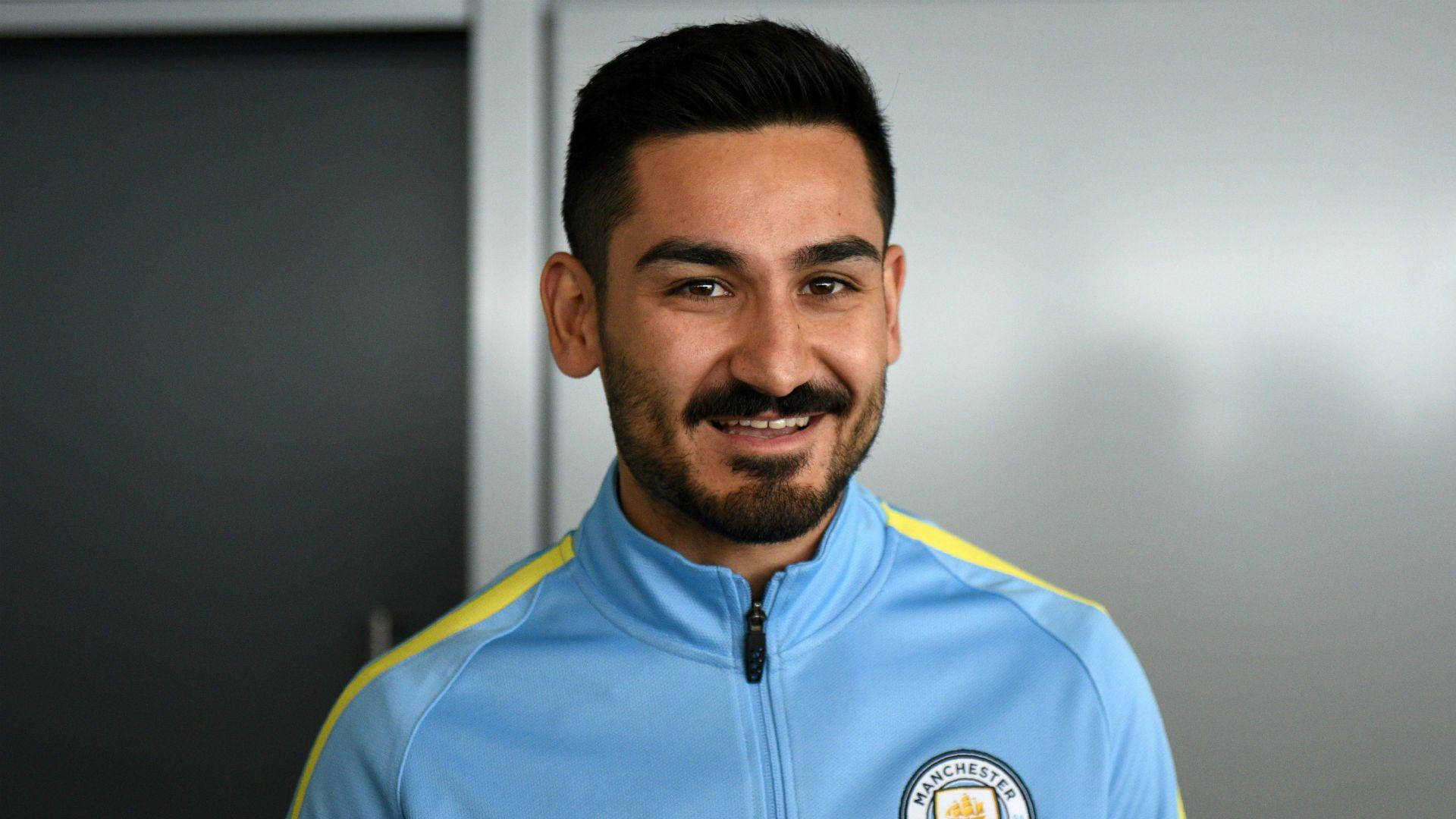 Portrait Of Ilkay Gundogan Smiling Background