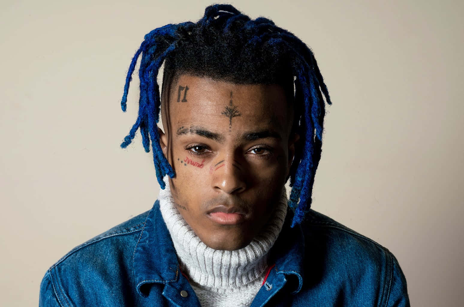 Posthumous Xxxtentacion With Blue Dreads Background