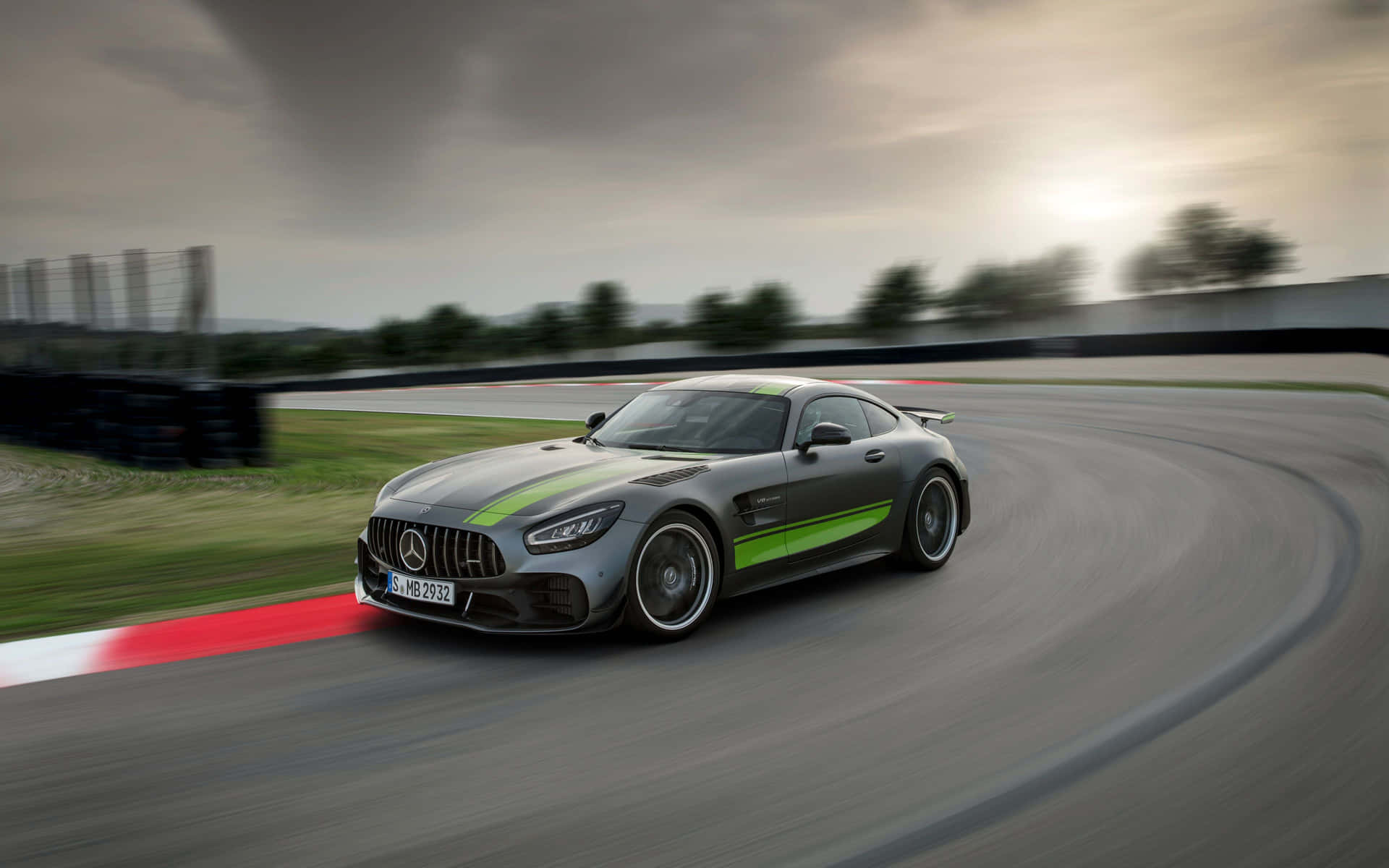 Power And Style - Mercedes Amg Gt