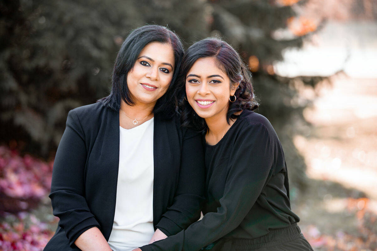 Power Tandem Mother And Daughter Background