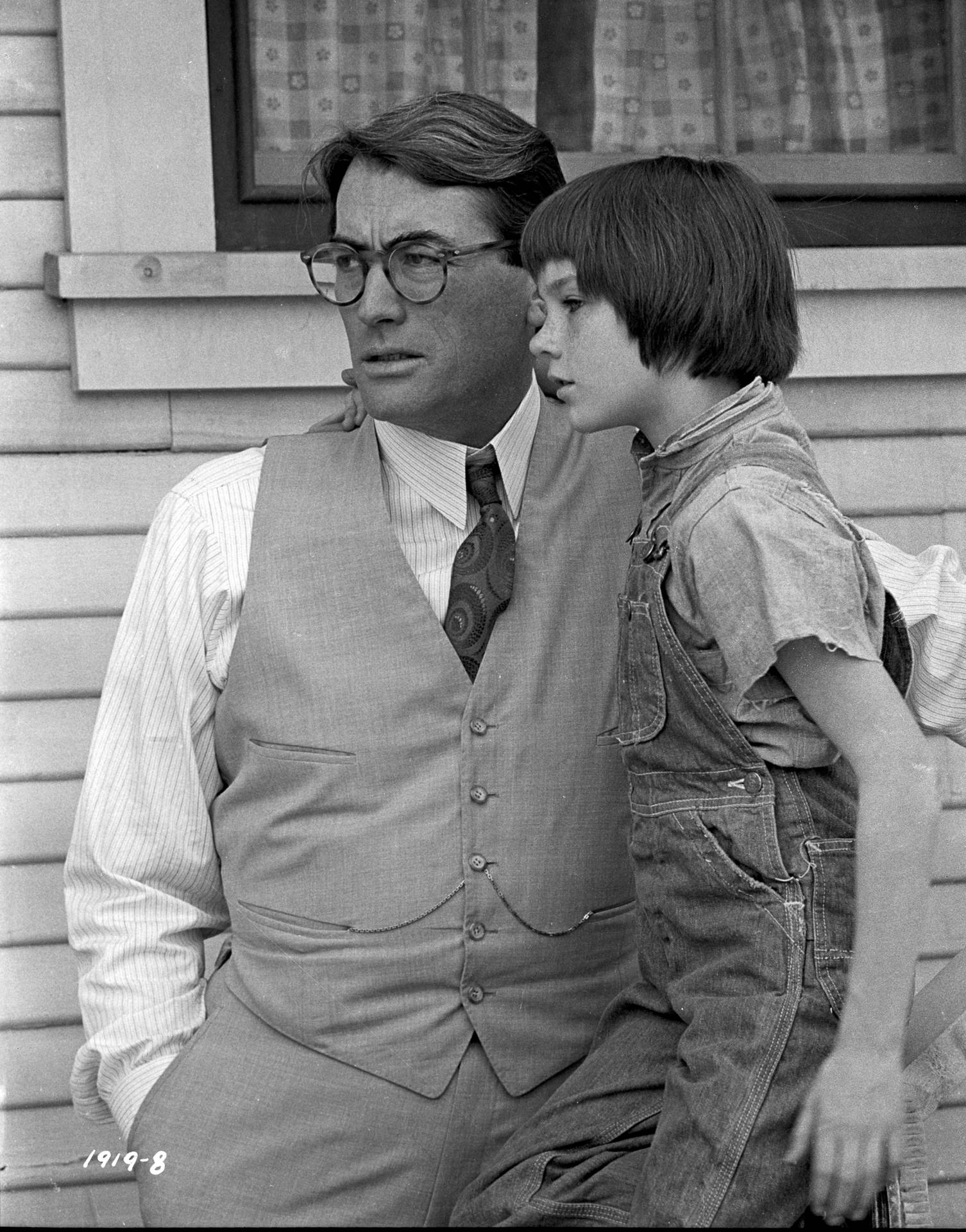 Powerful Moment From To Kill A Mockingbird - Atticus And Jean Finch Background