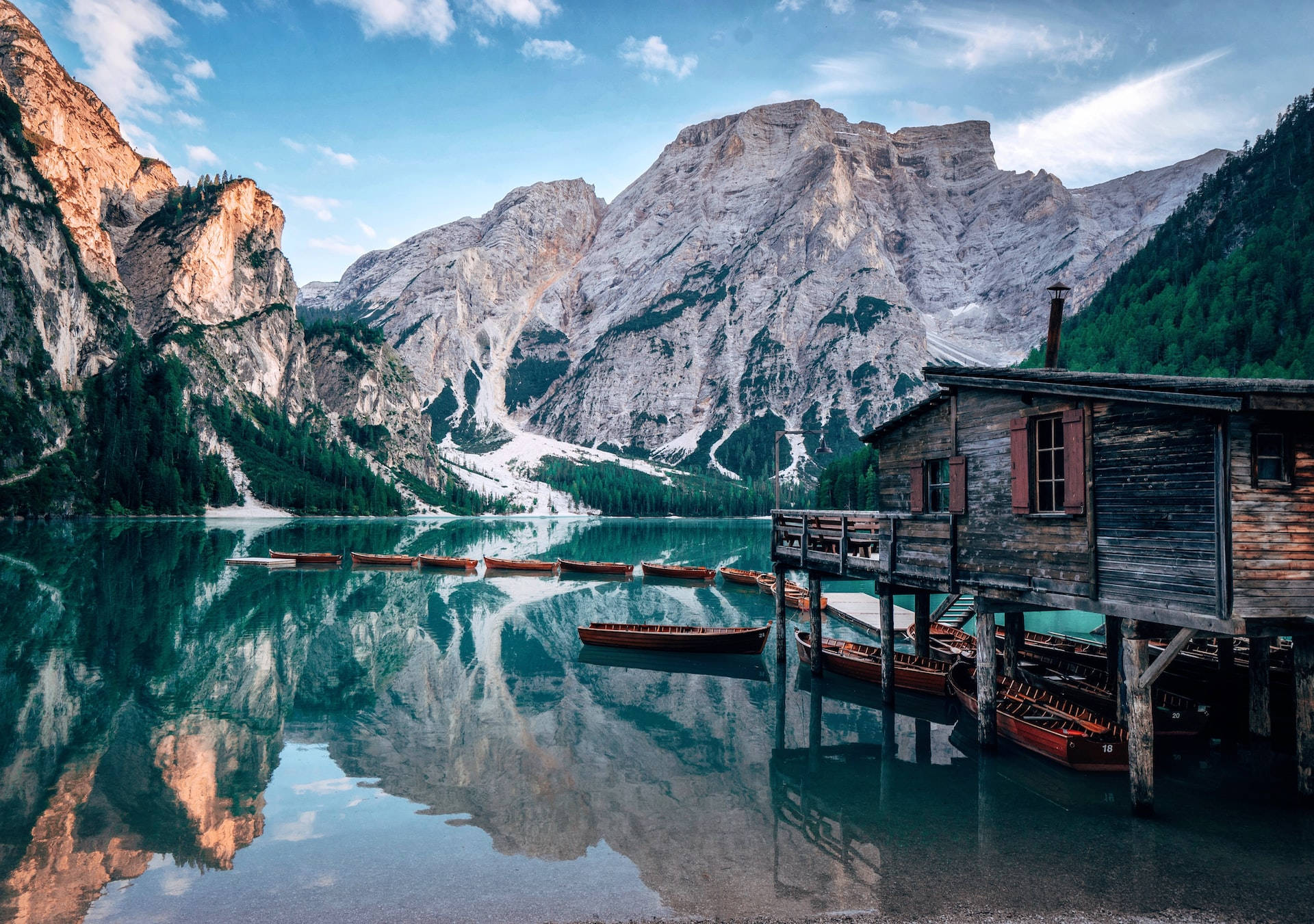 Pragser Wildsee And Mountain Macbook Background