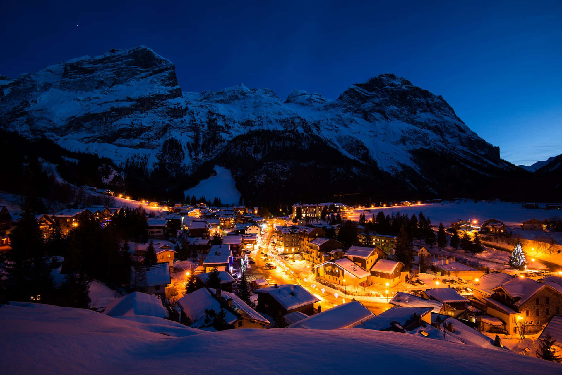 Pralognan-la-vanoise Resort Night Hd Desktop Background