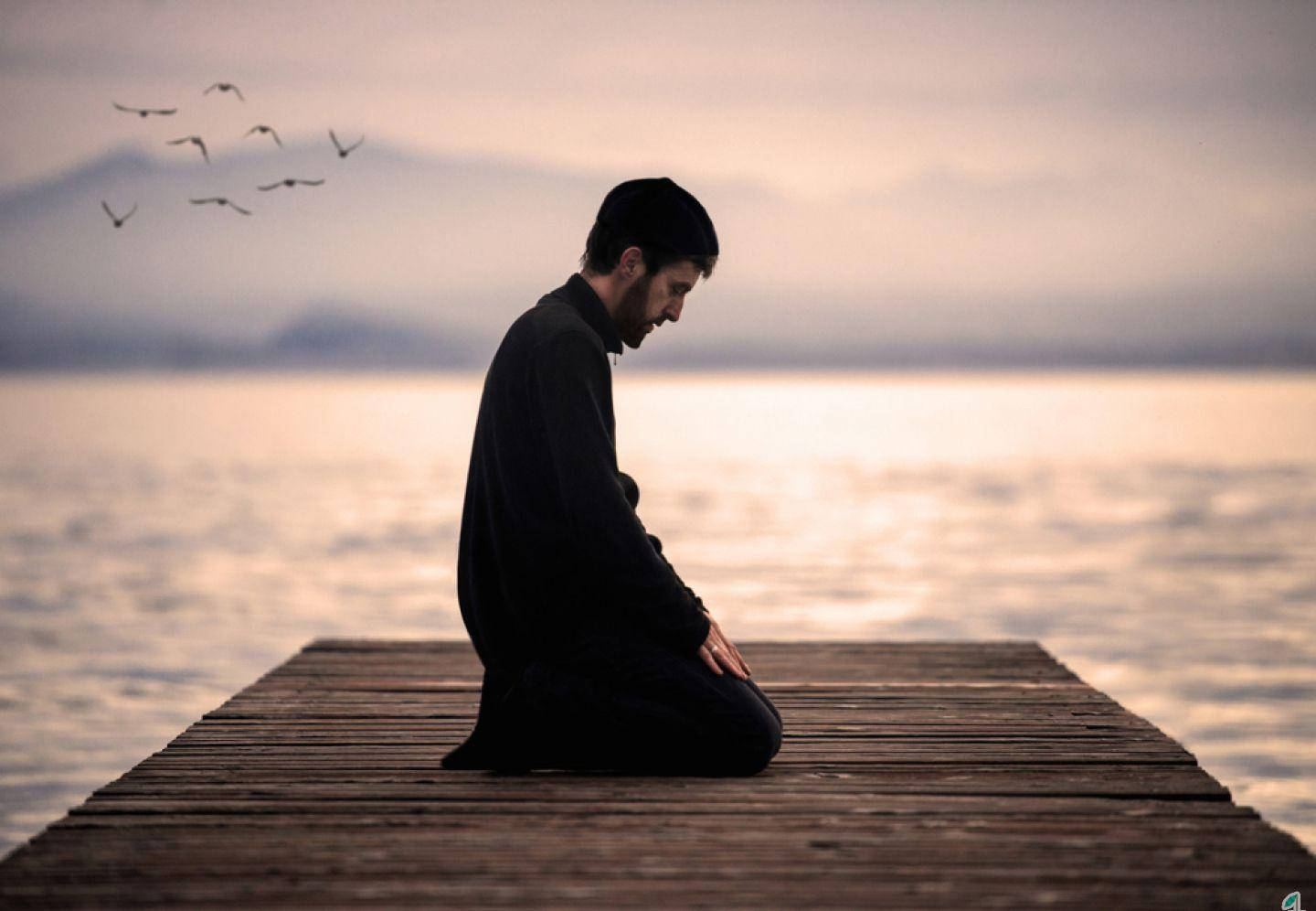 Prayer Man Kneeling Pier Background