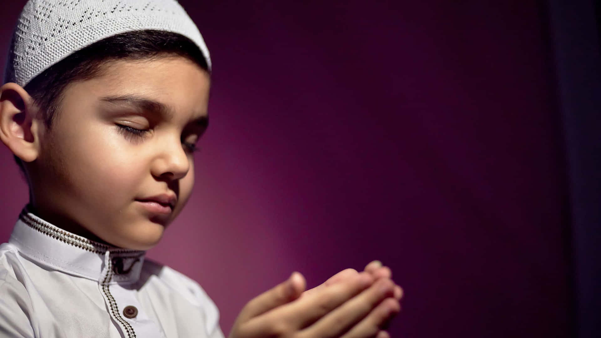 Praying Muslim Boy Violet Background Background