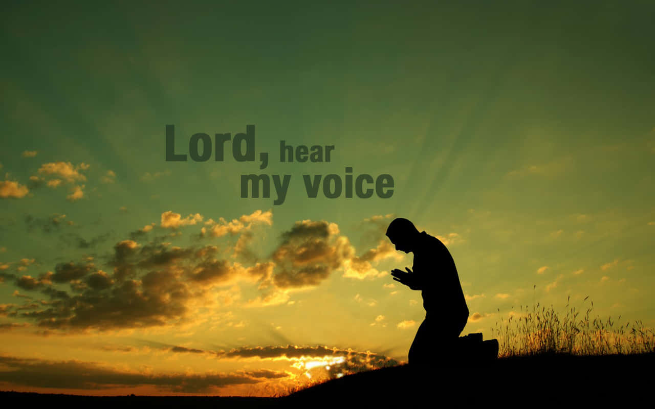 Praying To An Attentive God Background