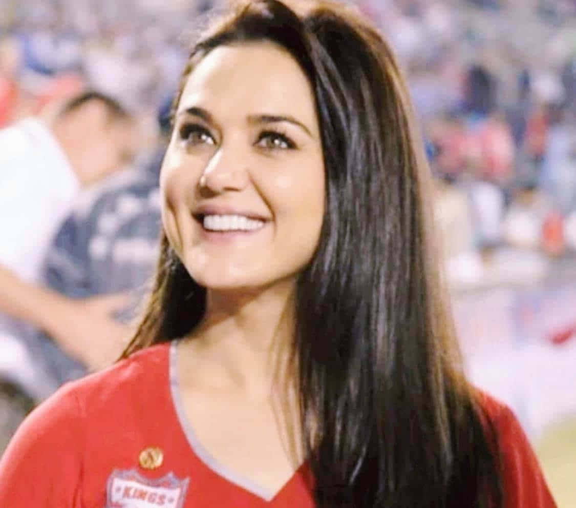 Preity Zinta Punjab Kings Happy Smile Background