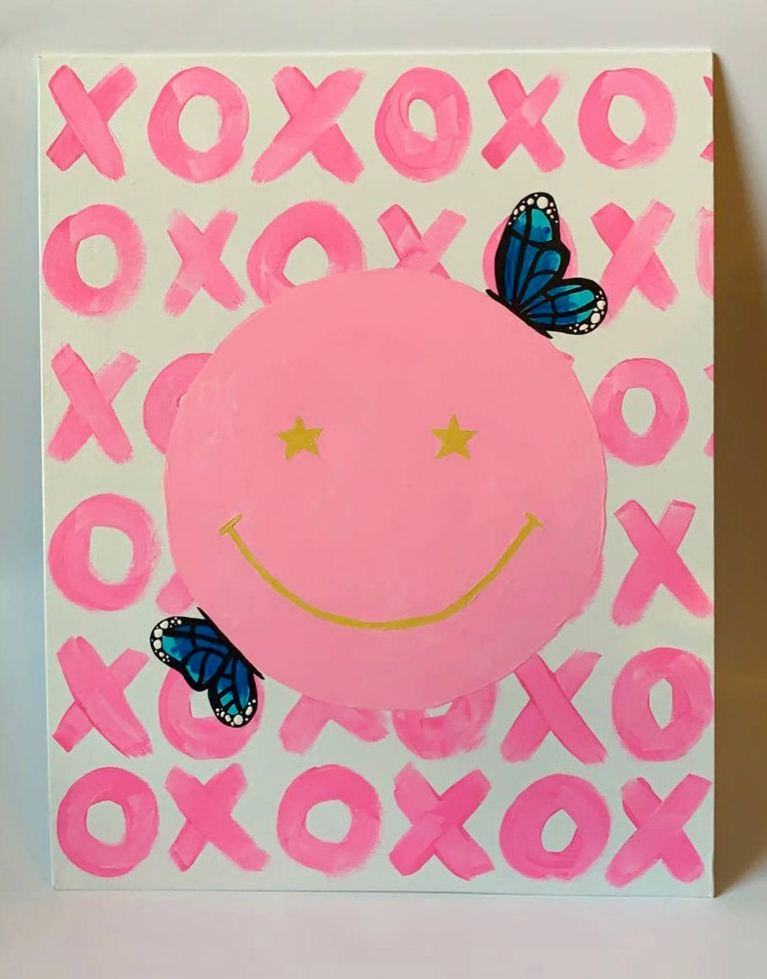 Preppy Smiley Face Pink Xoxo Background