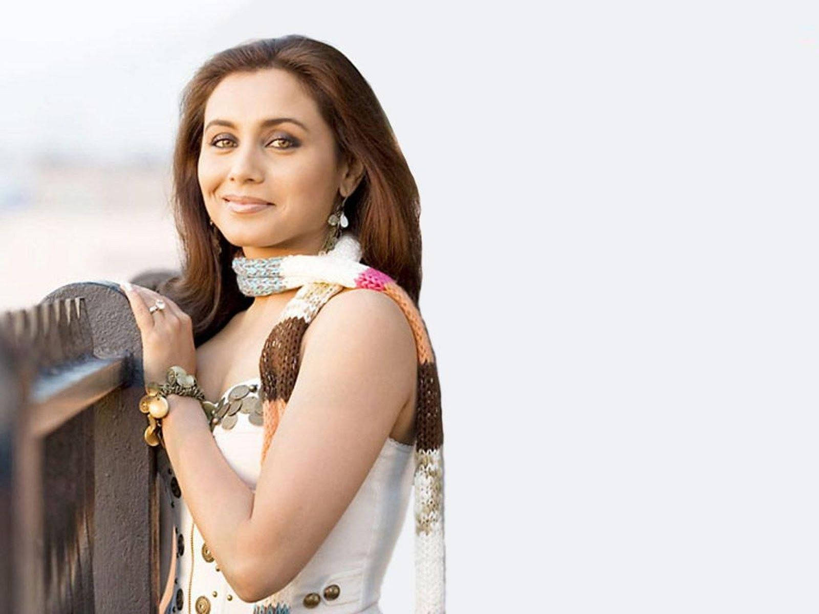 Pretty Actress Rani Mukerji Background