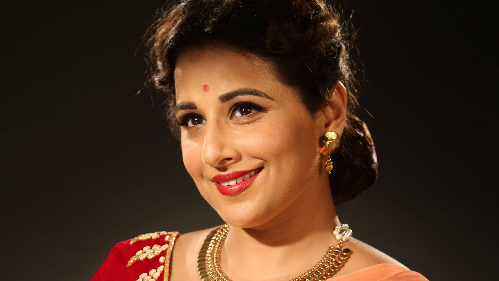 Pretty Actress Vidya Balan Background