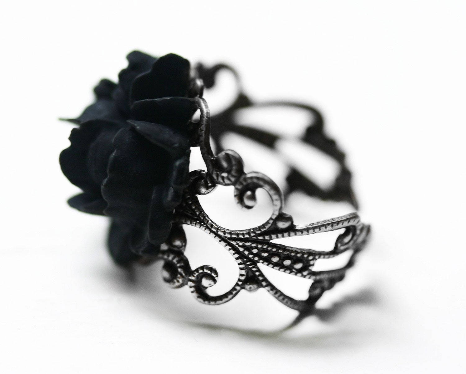 Pretty Black Rose Ring Background