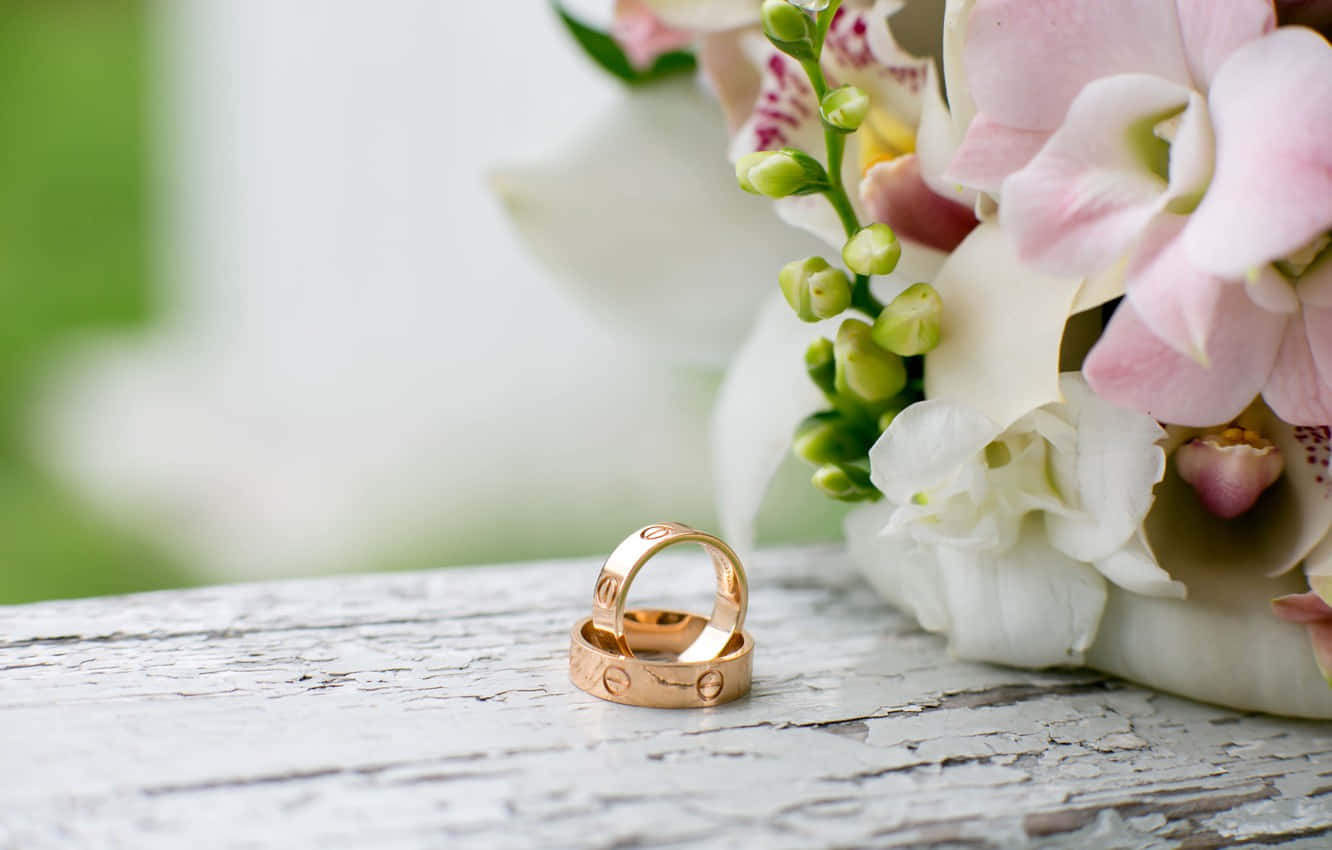 Pretty Design Gold Engagement Rings Background