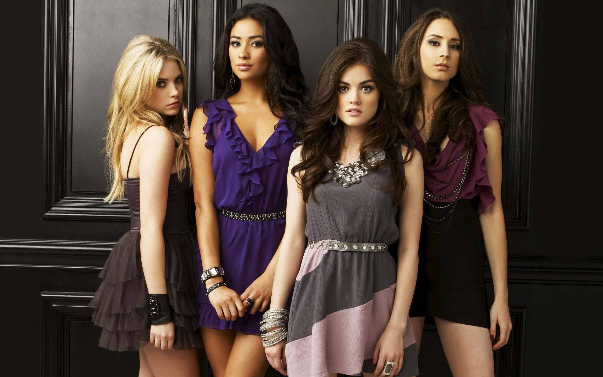 Pretty Little Liars Main Stars Background