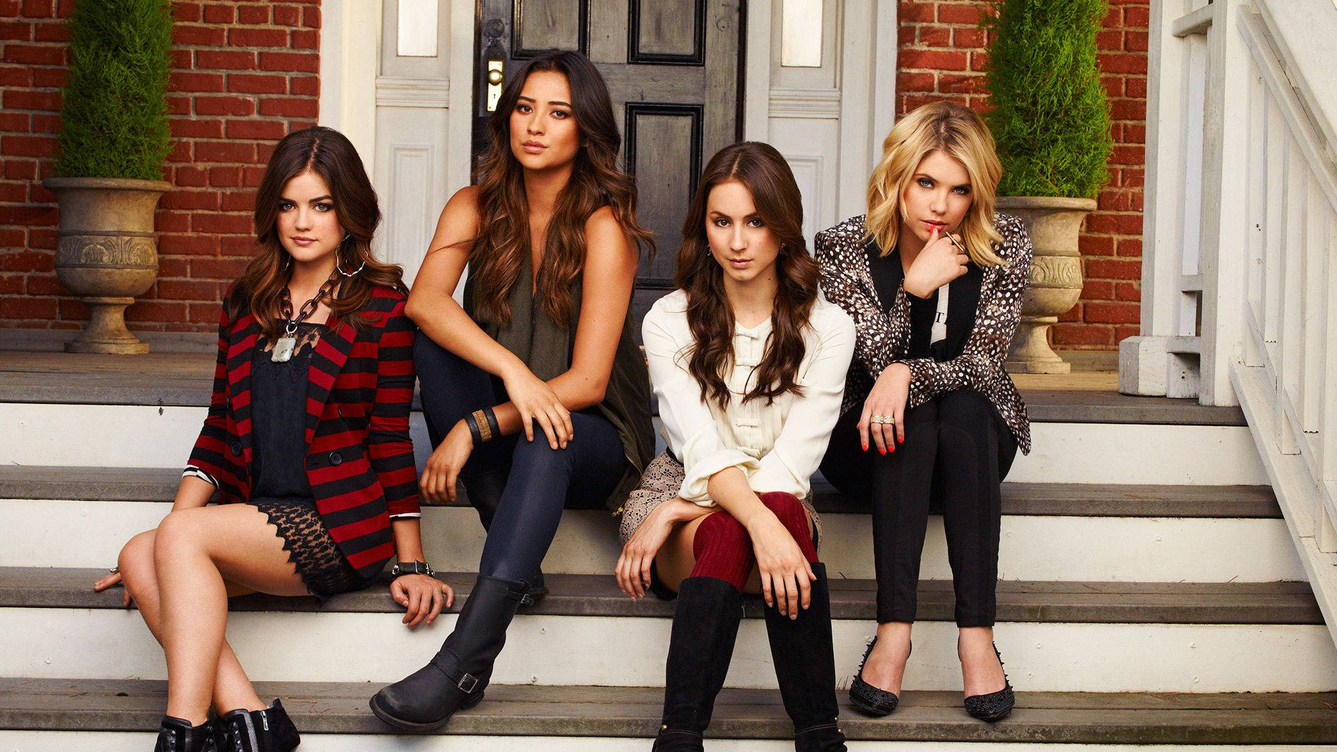 Pretty Little Liars Of Rosewood Town Background