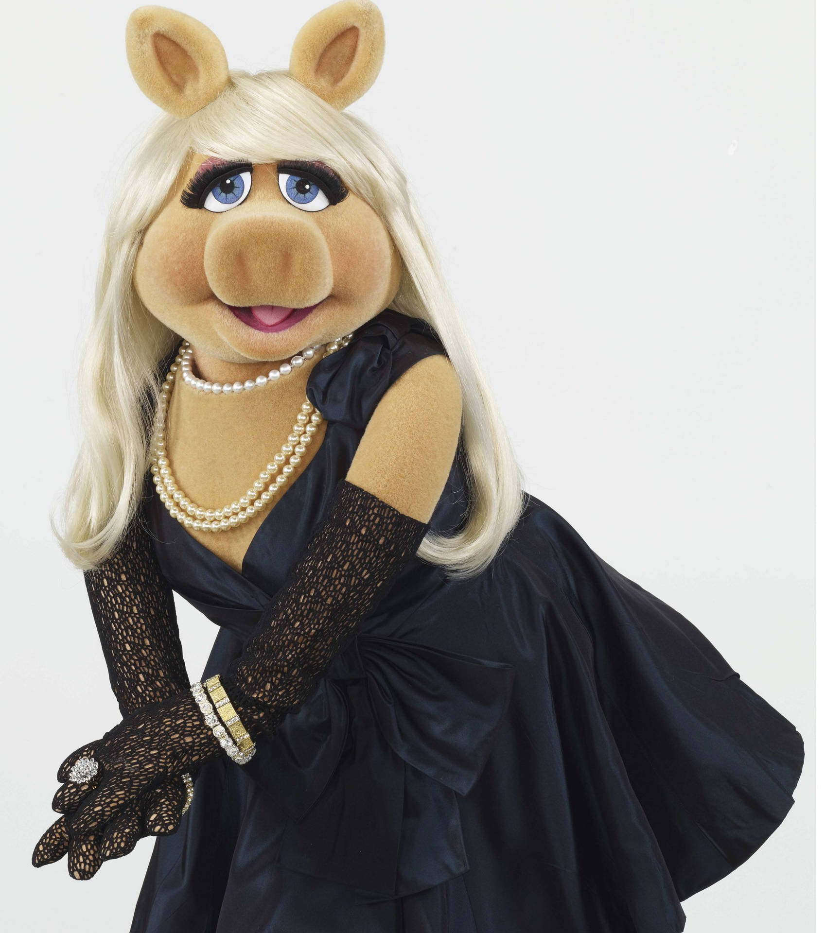 Pretty Miss Piggy Elegant Black Dress Background