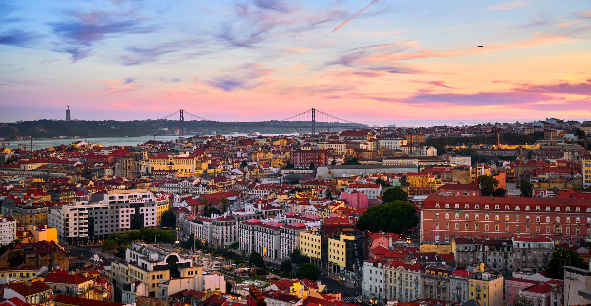 Pretty Sky In Lisbon Background