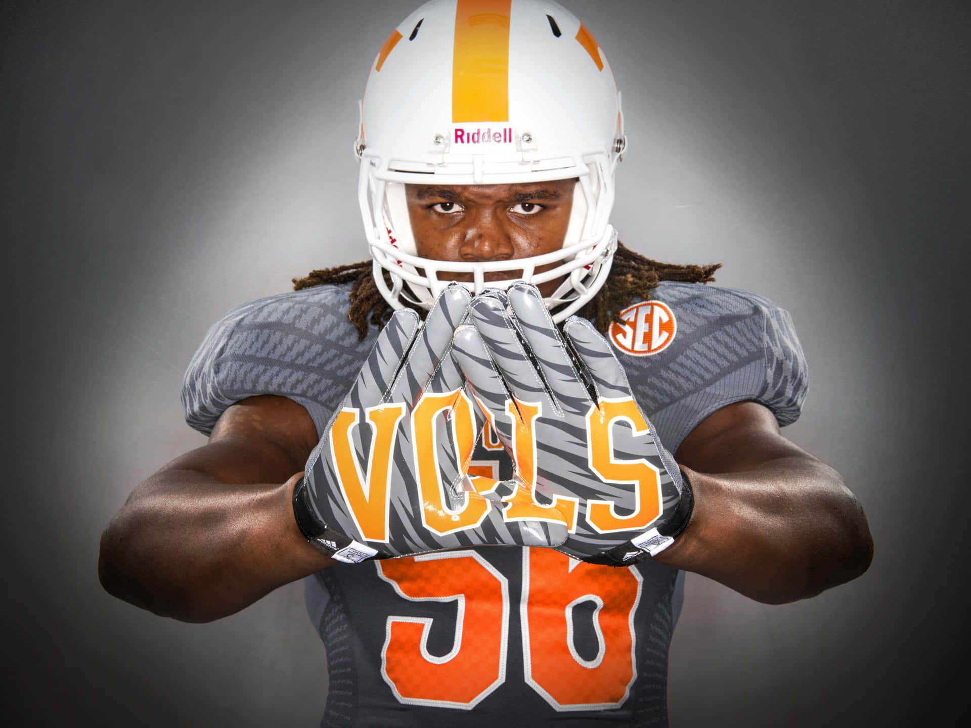 Pride Of The Tennessee Volunteers | A Snapshot Of The Tennessee Volunteers At Neyland Stadium Background